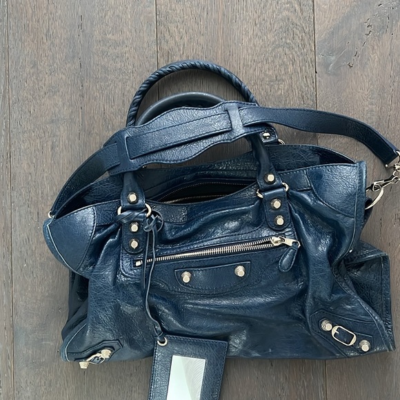 Beautiful blue crinkled leather city - Picture 11 of 13